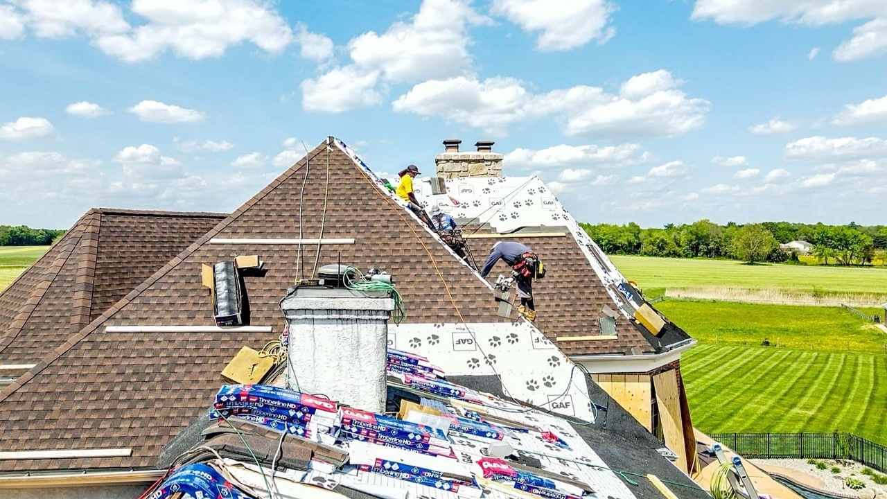 Cover Image for Selecting the Perfect Roofing Contractor: Balancing Needs, Budget, and Quality