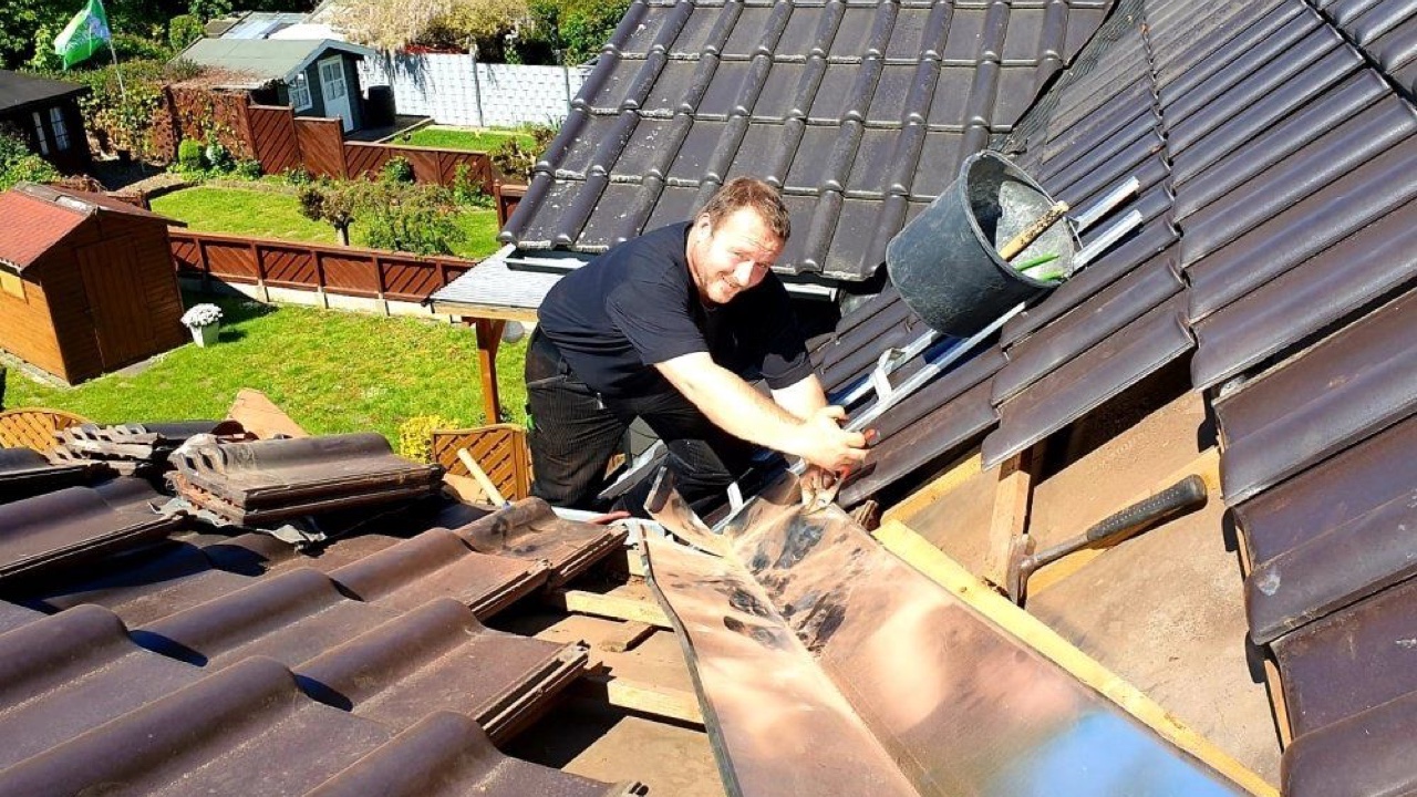 Cover Image for Essential Considerations for Roof Repair by Construction Teams